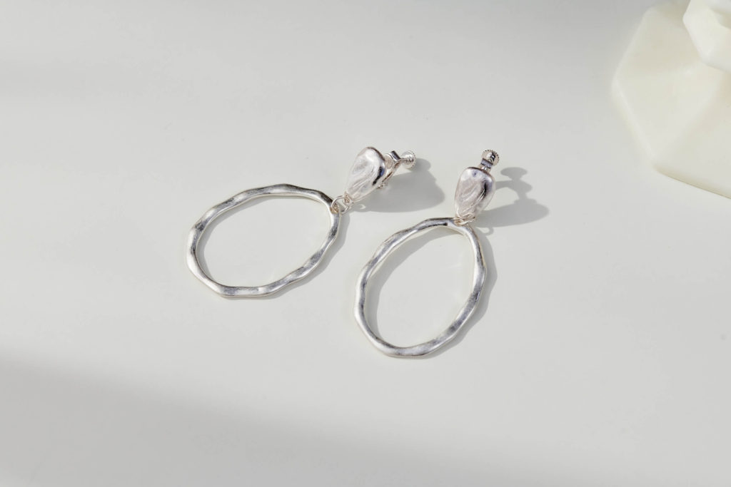 Eco安珂飾品,韓國耳環,夾式耳環,橢圓耳環,垂墜耳環,大耳環,簍空耳環,霧面耳環