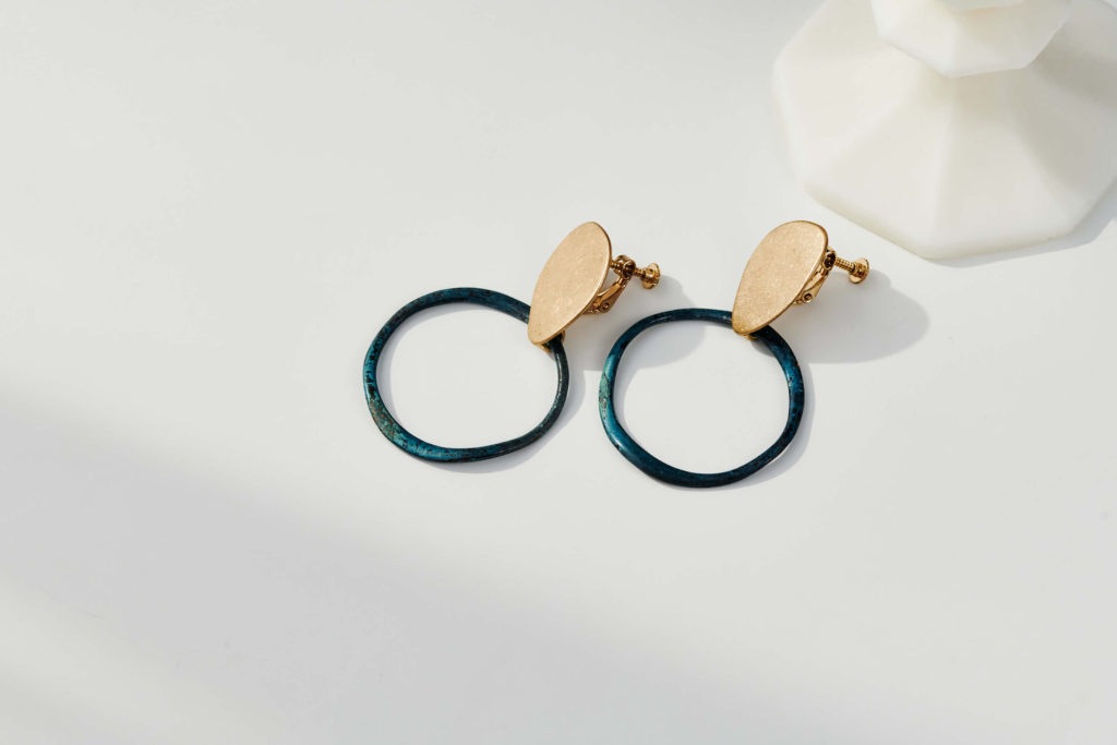 Eco安珂飾品,韓國耳環,夾式耳環,圓形耳環,垂墜耳環,大耳環,簍空耳環,土耳其藍耳環,藍色耳環