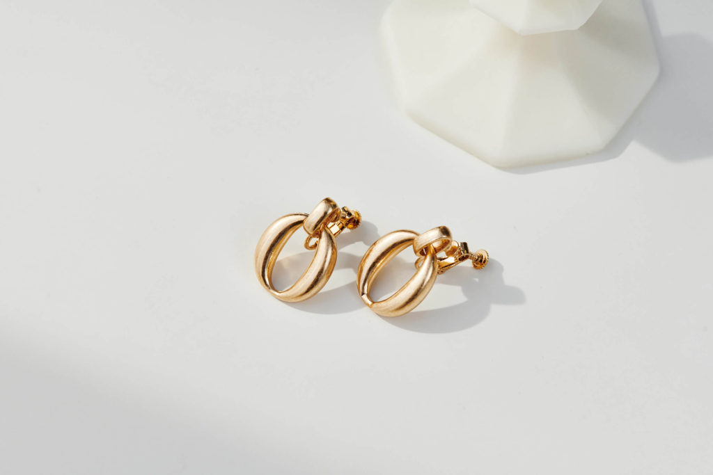Eco安珂飾品,韓國耳環,夾式耳環,橢圓耳環,垂墜耳環,霧金耳環,個性耳環