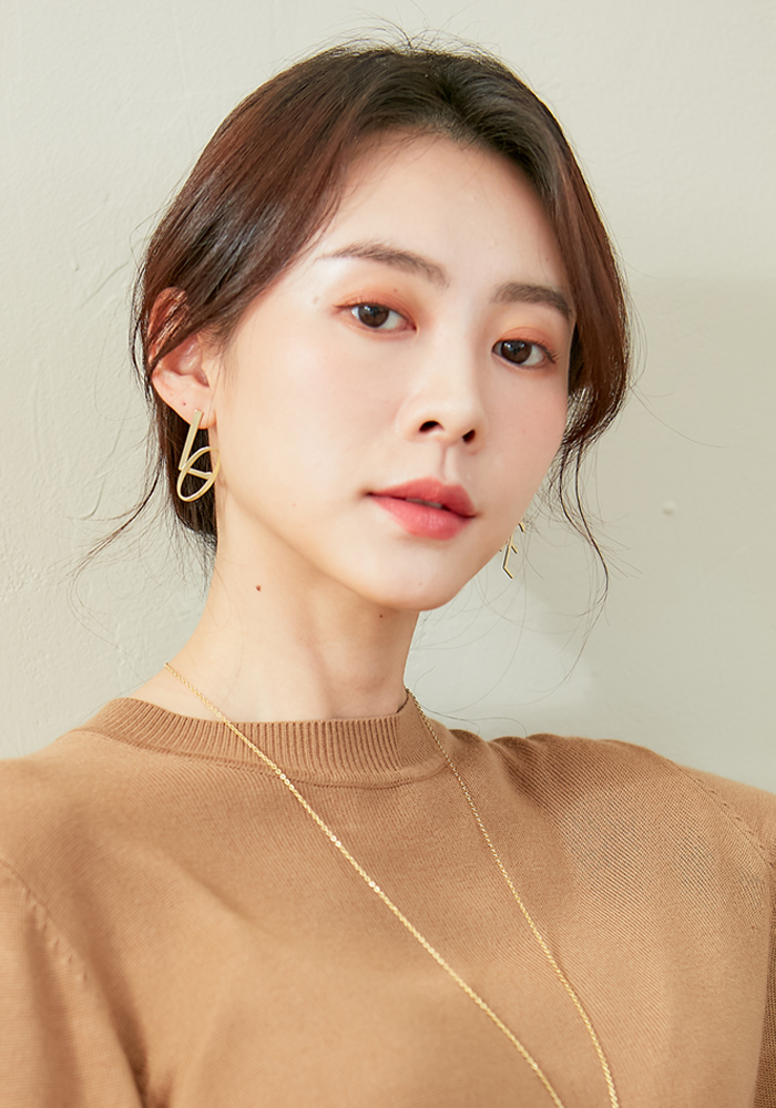 Eco安珂飾品，韓國飾品，韓國耳環，耳夾式耳環，字母耳環，LOVE飾品