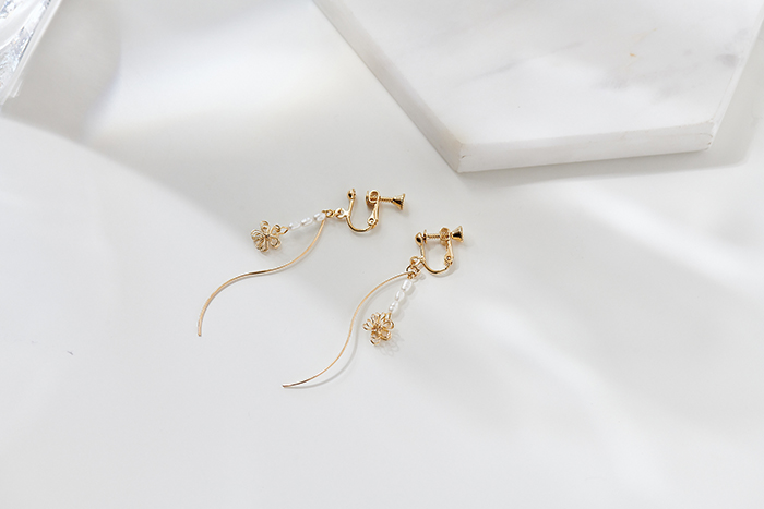 Eco安珂飾品,韓國耳環,夾式耳環,珍珠耳環,垂墜耳環,花朵耳環,流線耳環