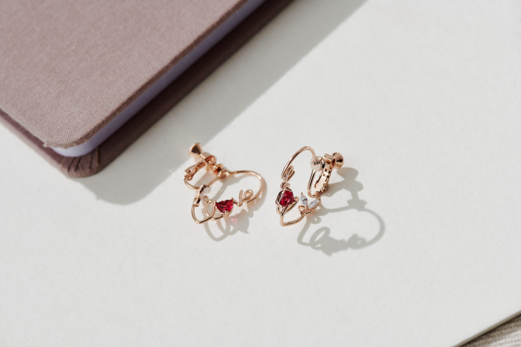 Eco安珂飾品，韓國耳環，夾式耳環，新品上市，紅寶石耳環，Love耳環