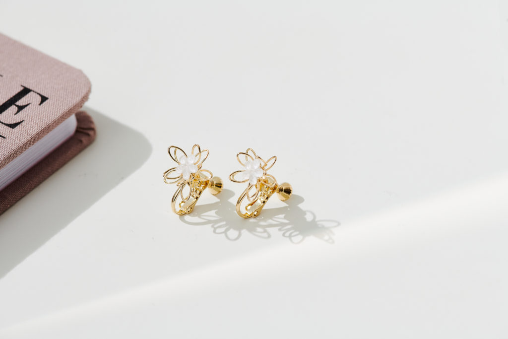 ECO安珂飾品,韓國耳環,貼耳耳環,花朵耳環,耳夾式耳環