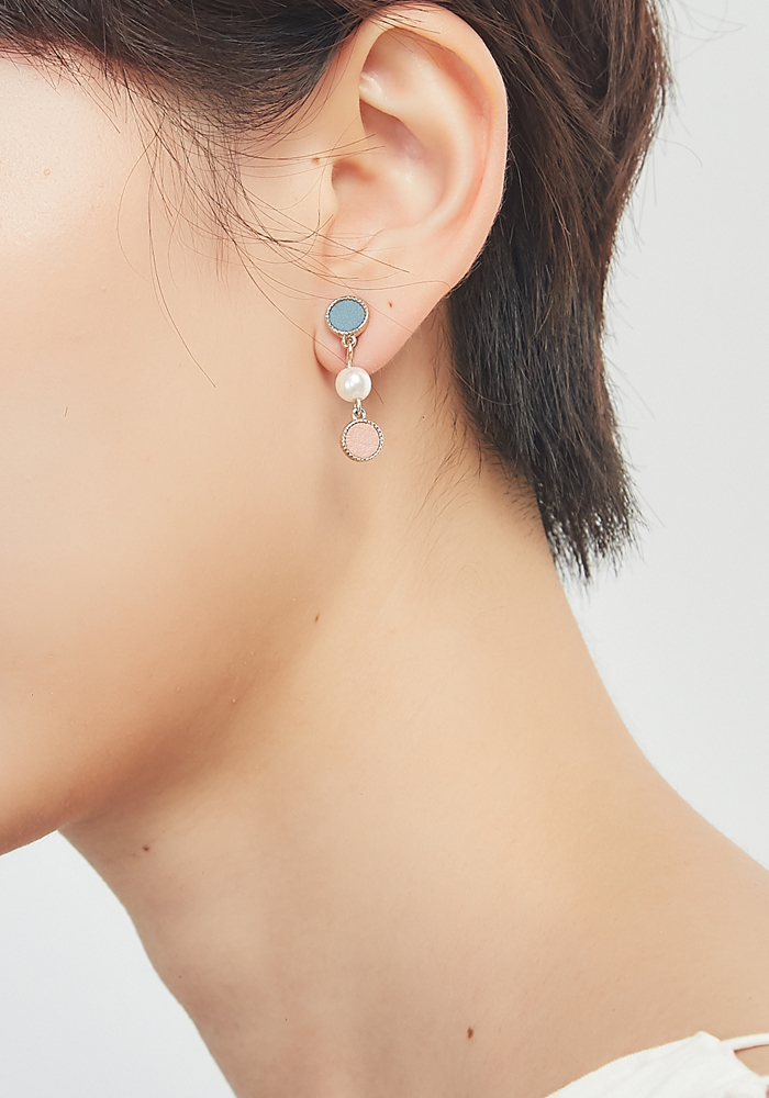 Eco安珂飾品,韓國耳環,夾式耳環,2020PANTON色,藍色飾品,藍色耳環,藍色穿搭,垂墜耳環,可愛耳環