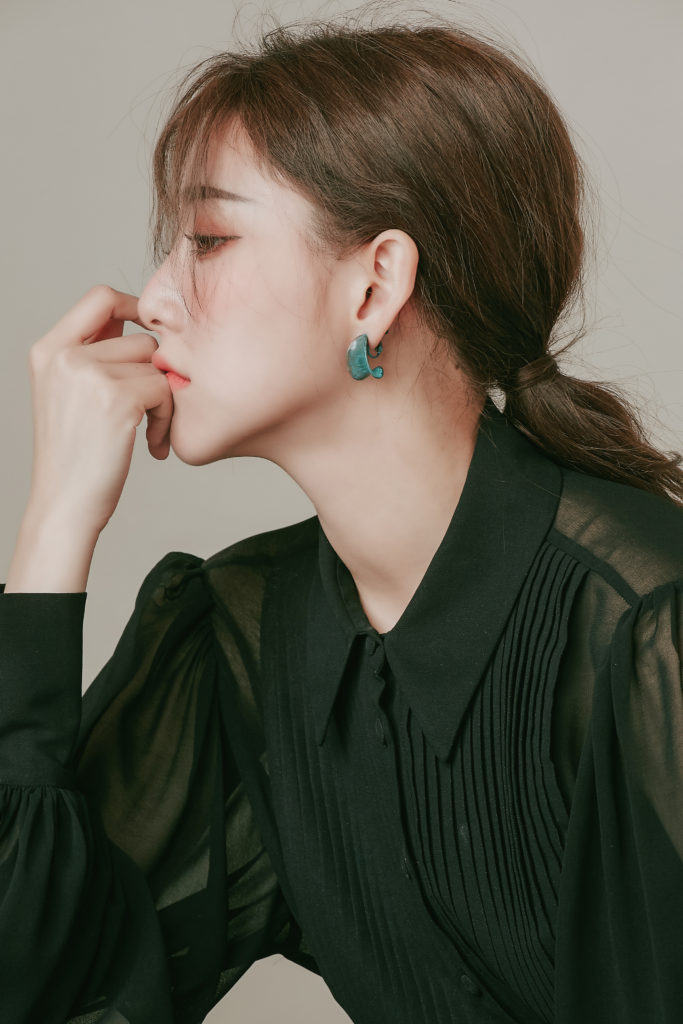 Eco安珂飾品,韓國耳環,夾式耳環,2020PANTON色,藍色飾品,藍色耳環,藍色穿搭,C圈耳環