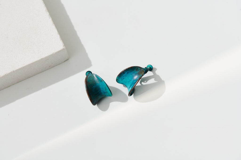 Eco安珂飾品,韓國耳環,夾式耳環,2020PANTON色,藍色飾品,藍色耳環,藍色穿搭,C圈耳環