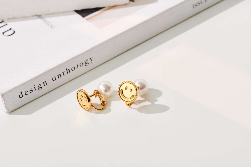 Eco安珂飾品，韓國耳環，夾式耳環，珍珠耳環，笑臉耳環，微笑耳環