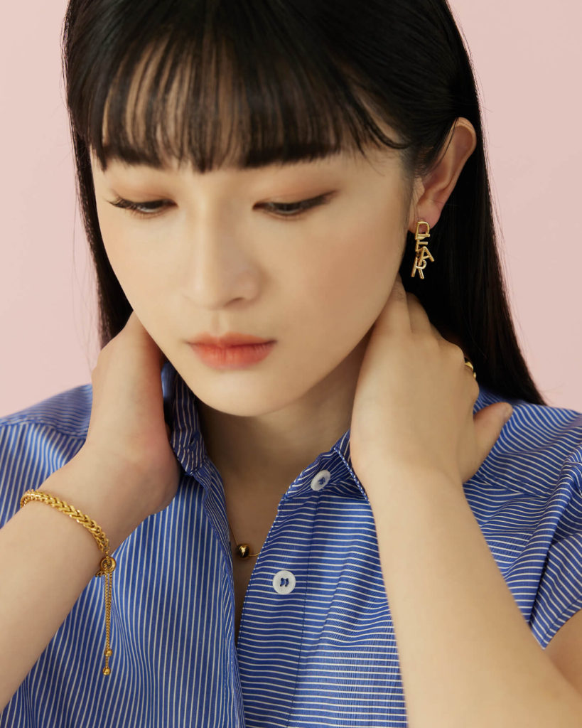 Eco安珂，韓國飾品，英文字耳環，穿搭