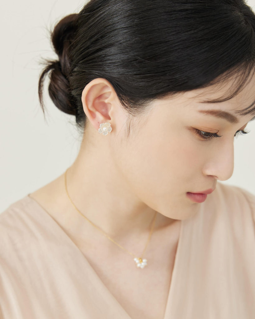 Eco安珂飾品，韓國飾品，花朵耳環，夏日穿搭，透明感耳環